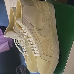 Nike lemon wash size 10